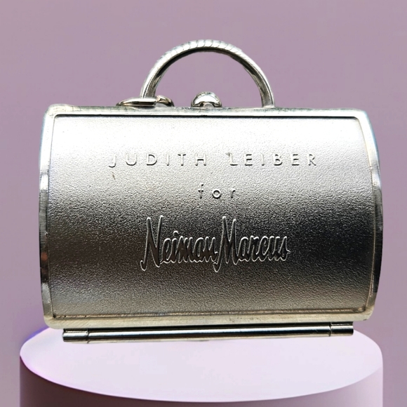 Judith Leiber Teddy Bear Pill Box 🎉HP - Picture 6 of 6